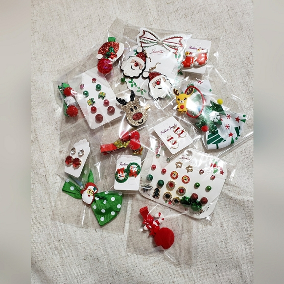 Christmas Stocking Stuffers Accessories Bundle Of 15 Pieces - Picture 1 of 3